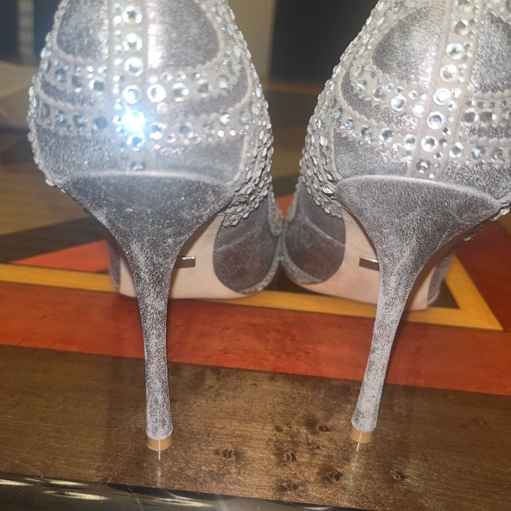 Embellished Badgley Mischka Pointed Toe Women's Heels - Picture 3 of 5